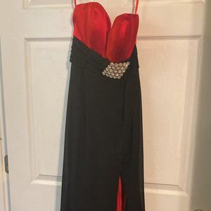 Red/Black formal prom dress, Size 6. Hollywood style.